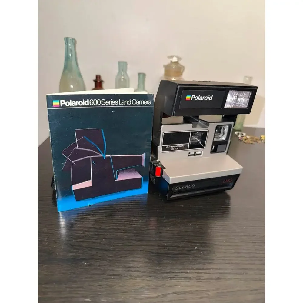 Vintage 1980's Polaroid Sun 600 LMS Light Instant Camera w original instructions